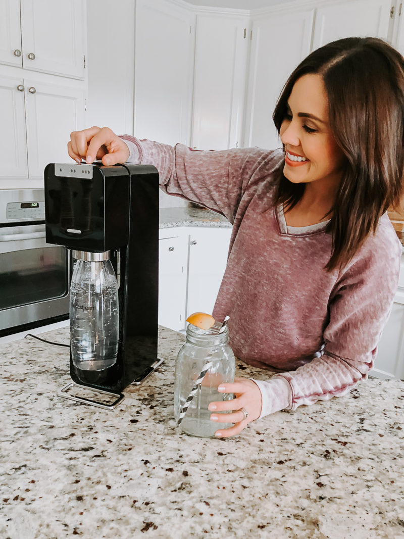 Sodastream Power machine with lemon sparkling water